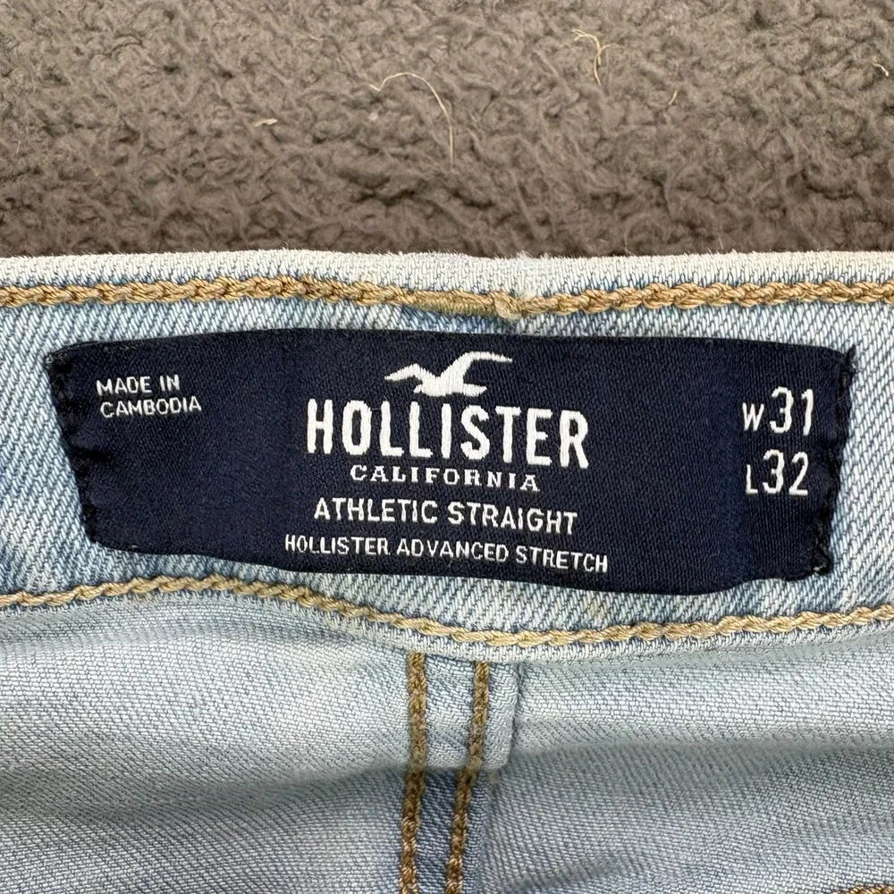 Hollister Athletic Straight Advanced Stretch Light Wash Distressed Jeans‎ 31x32